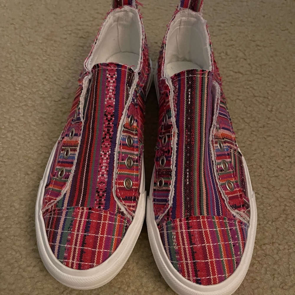 Ladies slip on sneakers